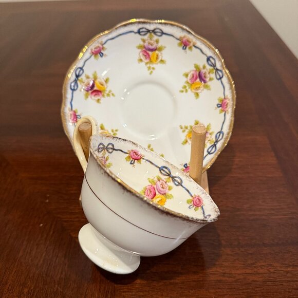 Royal Albert English Crown China Tea Cup and Saucer Set - Bows and Flowers - Picture 6 of 6